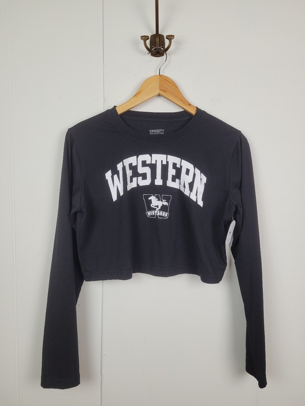 Varsity Collection Large Western Mustangs Cropped Long Sleeve T-Shirt